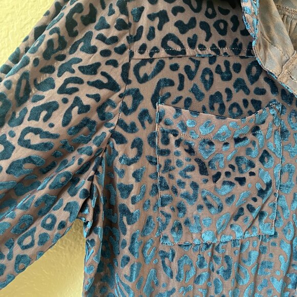 Umgee Sz 2X Blue Leopard Print Sheer Burnout Crushed Velvet Button Up Blouse - Picture 6 of 11